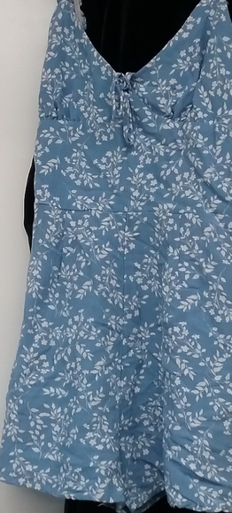 Cute Romper size small - Picture 1 of 3